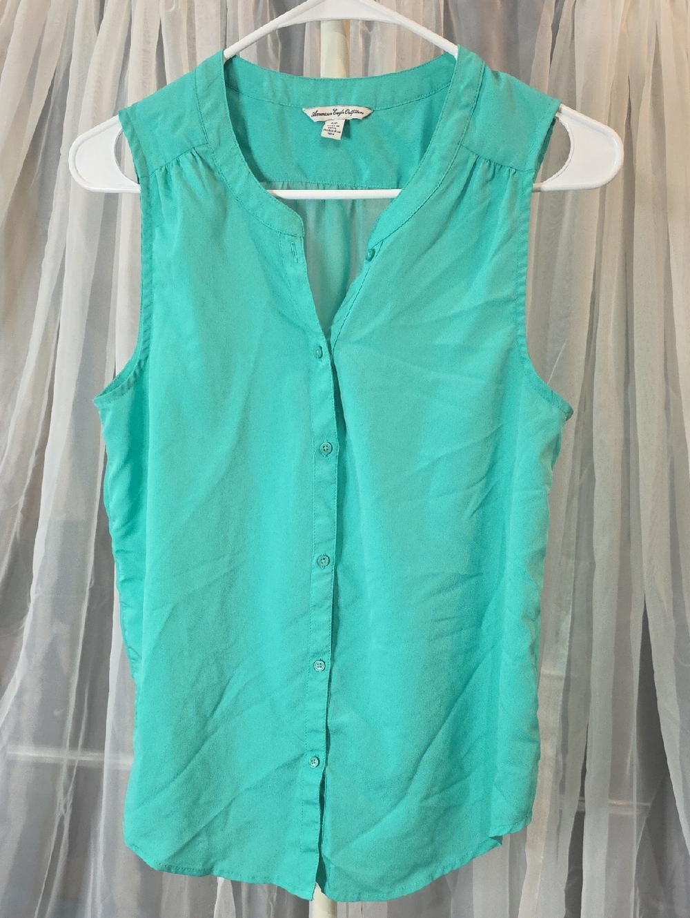 # 247 American Eagle Outfitters Sleeveless Button-Down Top in Teal